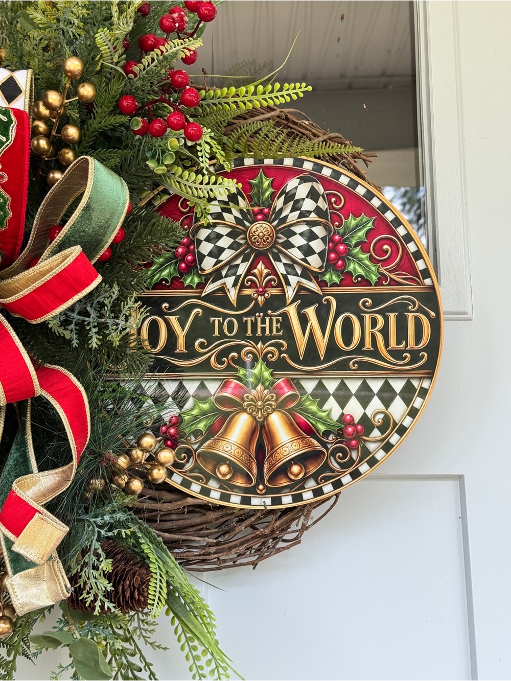 Harlequin Joy to the World Wreath - Picture 2 of 8
